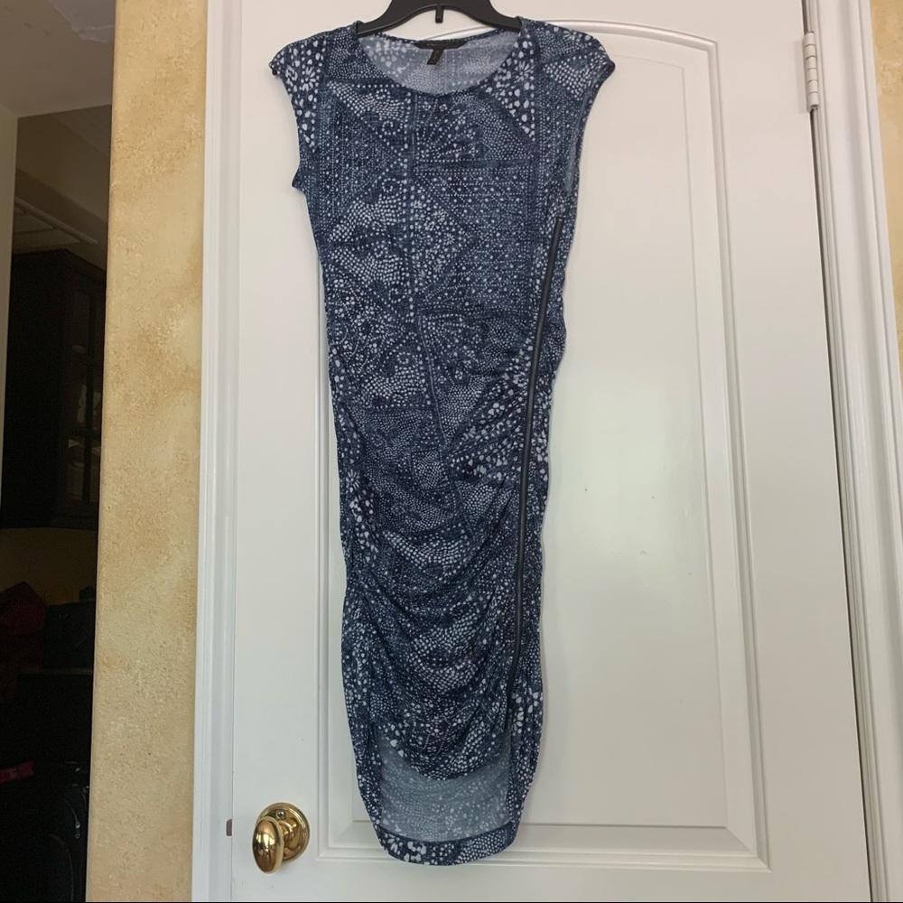 Beautiful fitted zipper dress